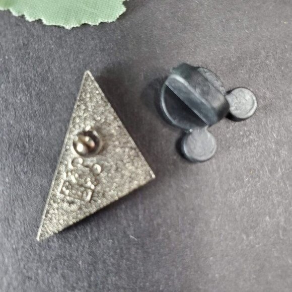 Disney Pluto Trading Pin Mickey Mouse Dog Lapel Pin Brooch Accessories Jewelry - Picture 4 of 6